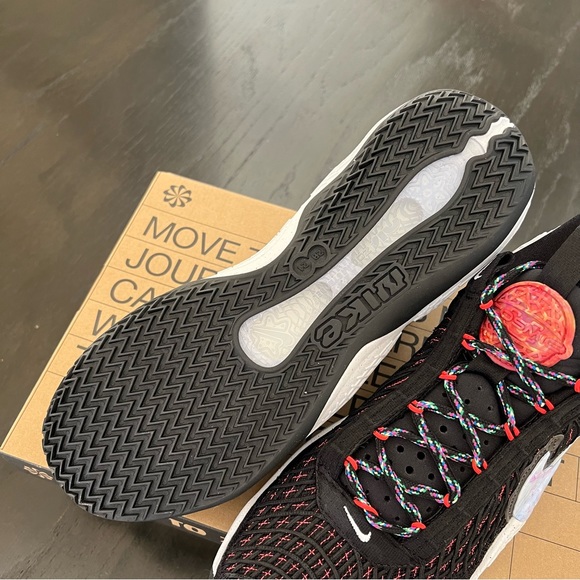 ✔️NIB✔️ NIKE Cosmic Unity TB Wind Black White - Picture 4 of 10